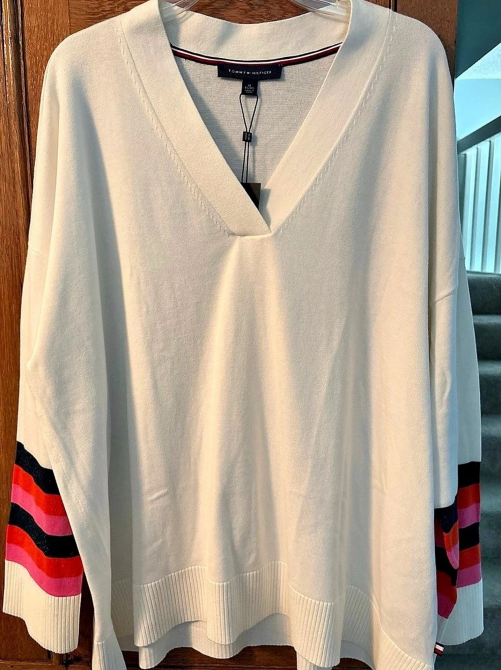 Tommy Hilfiger V-Neck Striped Sweater in White & Pink XL NWT